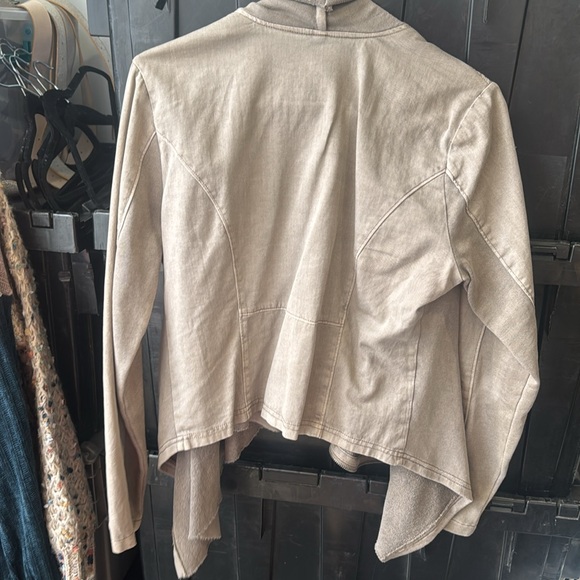 Others follow drape jacket - Picture 3 of 4